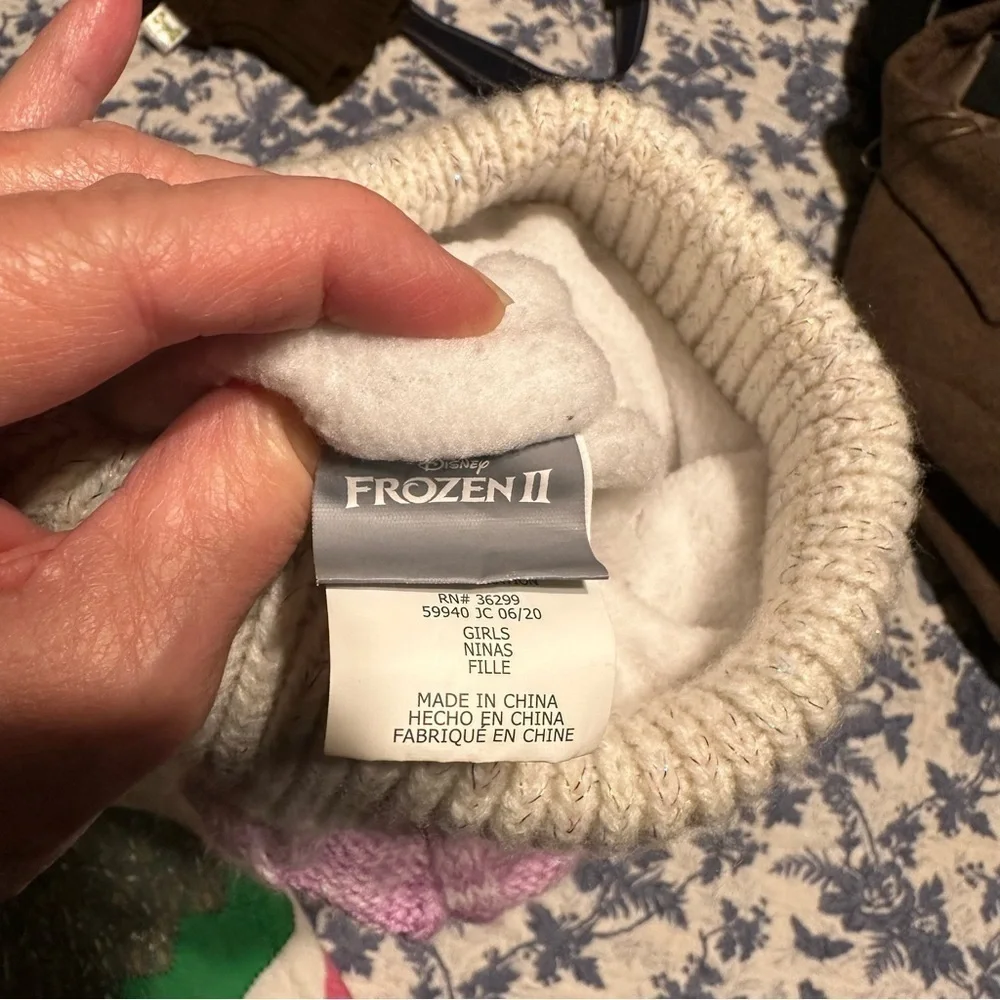 Disney Beanie Frozen Girl’s Ombre Mauve & White Elsa Snow Cap Snow Skiing OS